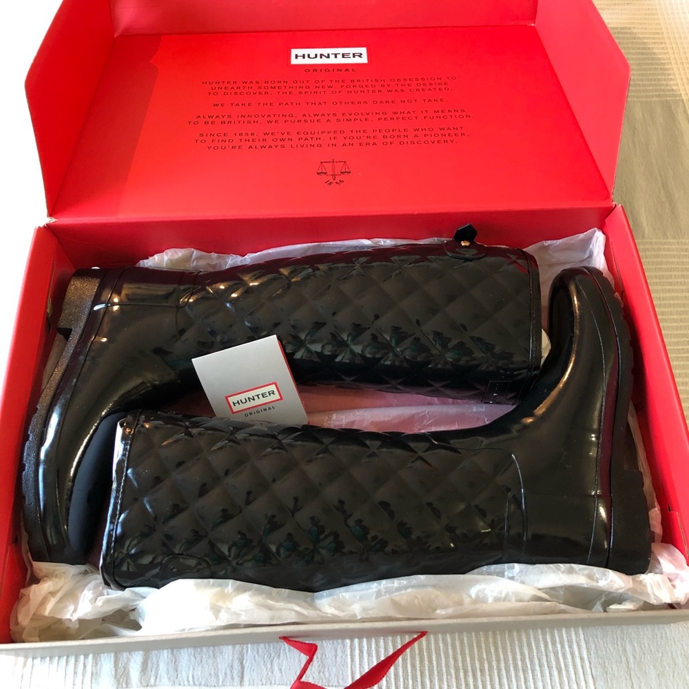 Hunter Refined Gloss Quilt Tall Rain Boots(size 7)